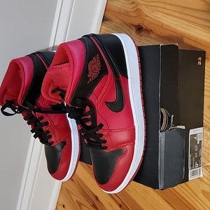 Nike Air Jordan 1 MID